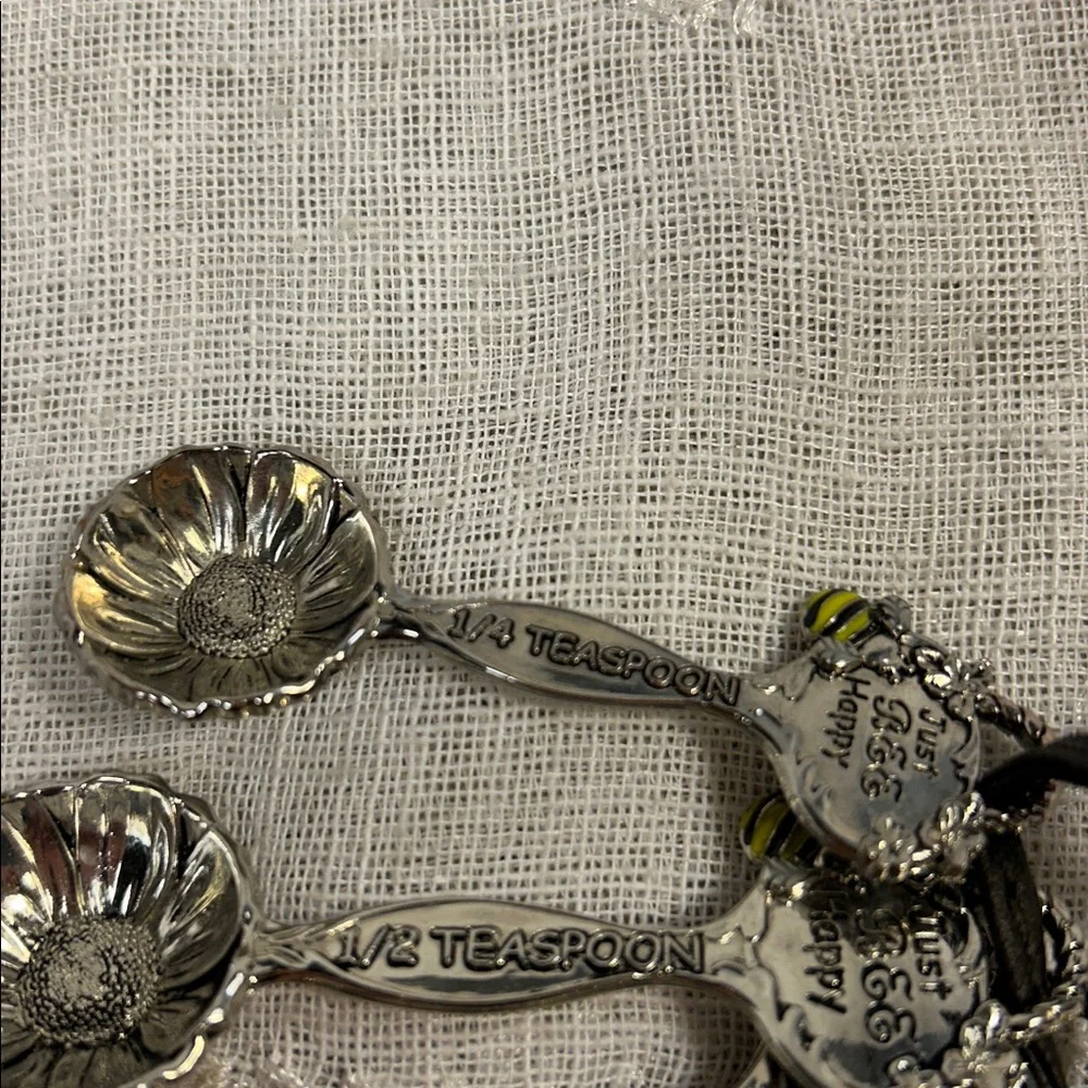 Just Bee Happy measuring spoons